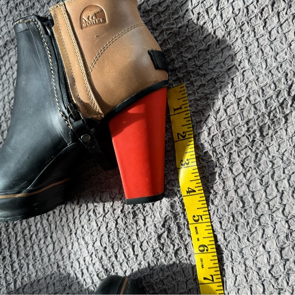Fun Sorel heeled boot in EUC - Picture 14 of 16